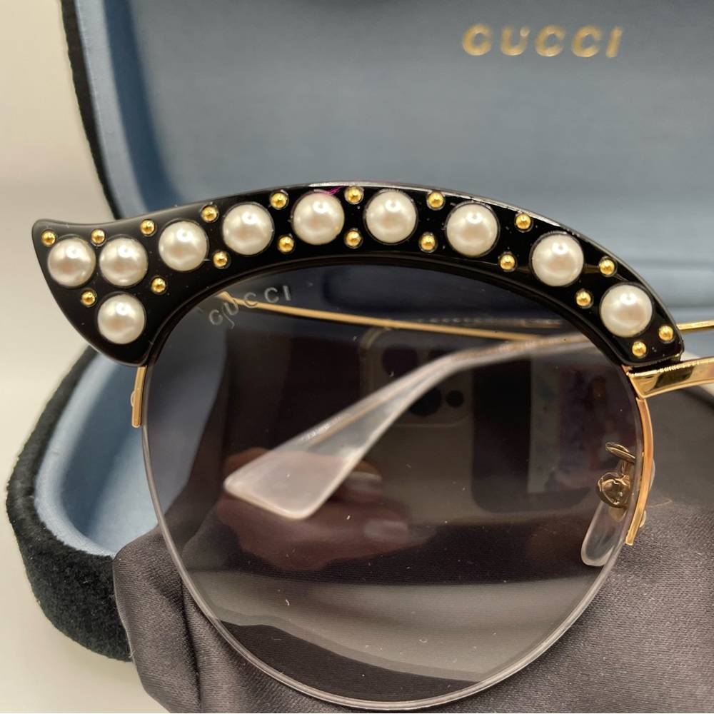 Gucci Black and Gold Cat-Eye Sunglasses - Picture 3 of 8